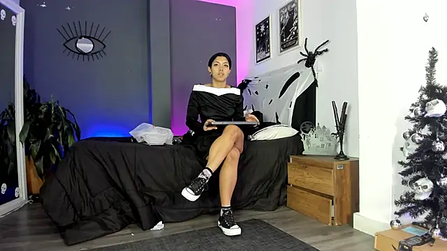 Snapshot of Raven_Witch_ chatting on 12/05/25, 08:17 Raven Witch online show from 12/05/25, 08:17