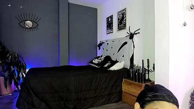 Snapshot of Raven_Witch_ chatting on 01/12/26, 04:03 Raven Witch online show from 01/12/26, 04:03