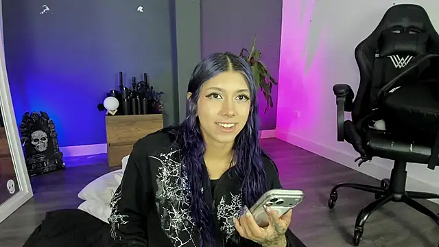 Snapshot of Raven_Witch_ chatting on 06/29/26, 03:34 Raven Witch online show from 06/29/26, 03:34