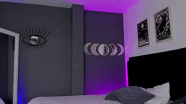 Snapshot of Raven_Witch_ chatting on 03/09/25, 09:14 Raven Witch online show from 03/09/25, 09:14