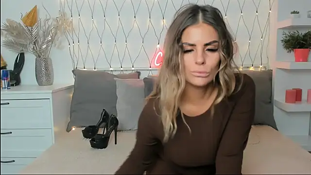 Snapshot of CassyCain chatting on 12/20/24, 08:17 CassyCain online show from 12/20/24, 08:17