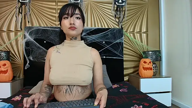 emmily keller19 online show from 10/28/25, 01:21