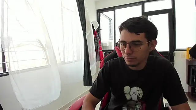 MauroD17 online show from 04/14/26, 03:28