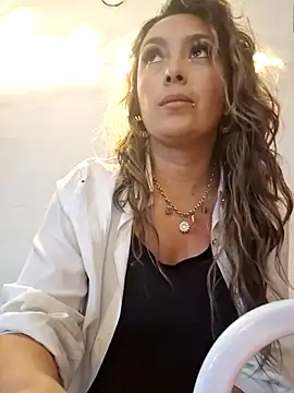 Snapshot of lauramcdowell1 chatting on 10/24/25, 10:42 lauramcdowell1 online show from 10/24/25, 10:42