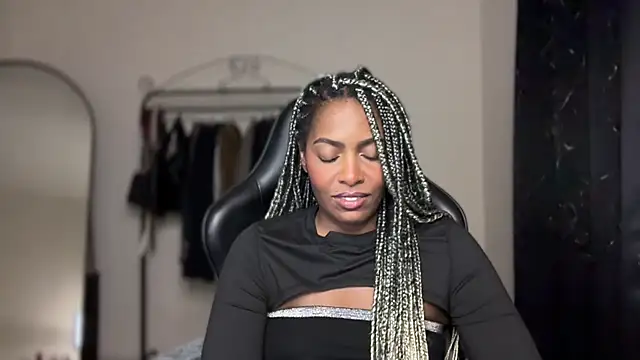 Snapshot of marisilva_br chatting on 11/11/25, 01:00 marisilva br online show from 11/11/25, 01:00