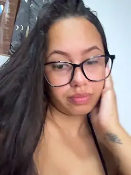 Snapshot of Monica_Pimentinha_ chatting on 05/18/26, 12:21 Monica Pimentinha online show from 05/18/26, 12:21
