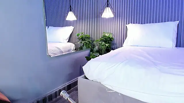 Snapshot of MaluDiaz chatting on 10/25/25, 05:24 MaluDiaz online show from 10/25/25, 05:24