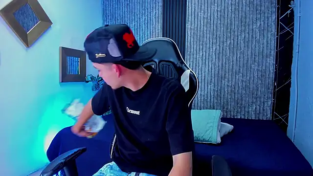 Mike 0233  online show from 10/28/25, 04:13