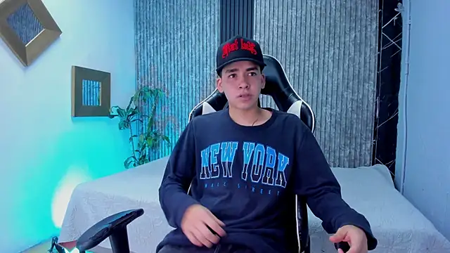 Mike 0233  online show from 10/30/25, 04:44