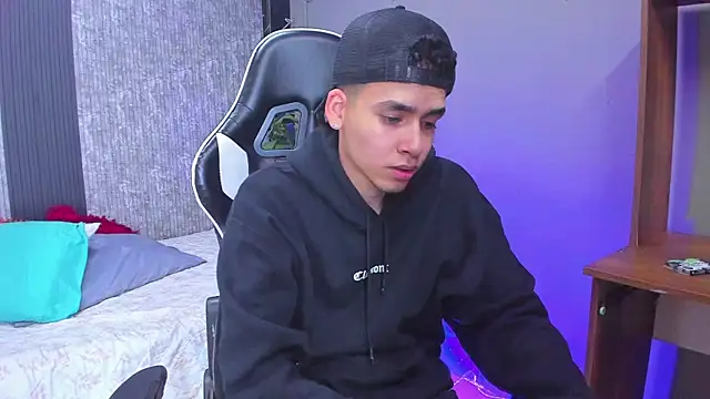 Mike 0233  online show from 03/06/25, 03:57