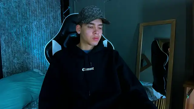 Mike 0233  online show from 03/12/25, 04:19