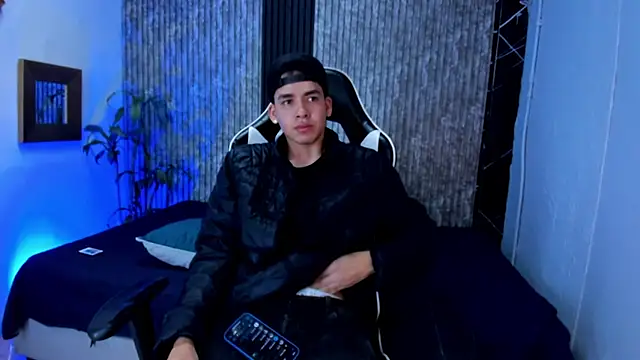 Mike 0233  online show from 09/28/25, 04:30