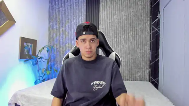 Mike 0233  online show from 11/07/25, 04:17