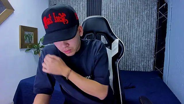 Mike 0233  online show from 11/13/25, 05:22