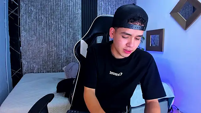 Mike 0233  online show from 09/17/25, 04:36