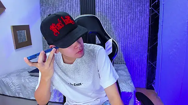 Mike 0233  online show from 12/19/25, 04:38