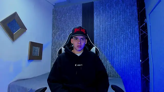 Mike 0233  online show from 12/02/25, 04:25