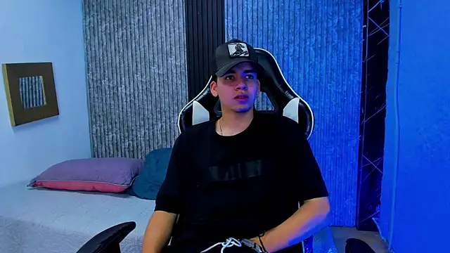 Mike 0233  online show from 12/18/25, 04:39