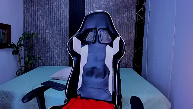 Mike 0233  online show from 10/10/25, 04:02