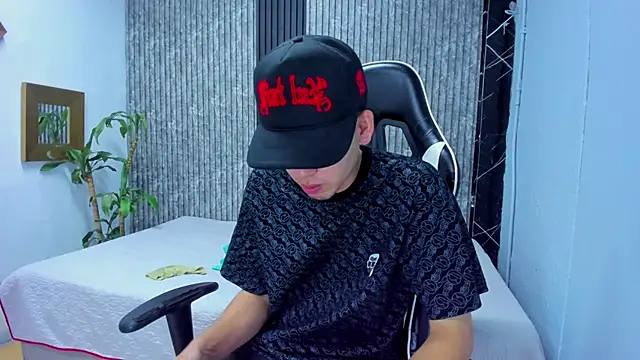 Mike 0233  online show from 11/05/25, 05:32