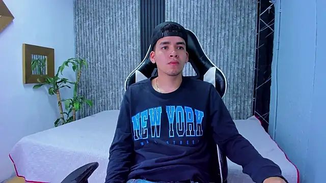 Mike 0233  online show from 11/06/25, 04:16