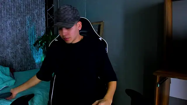 Mike 0233  online show from 03/23/25, 04:05