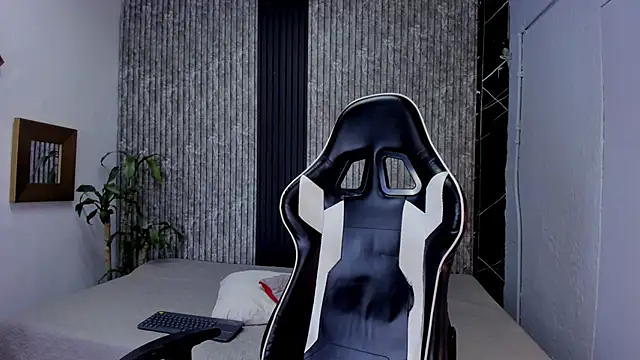 Mike 0233  online show from 10/03/25, 05:42