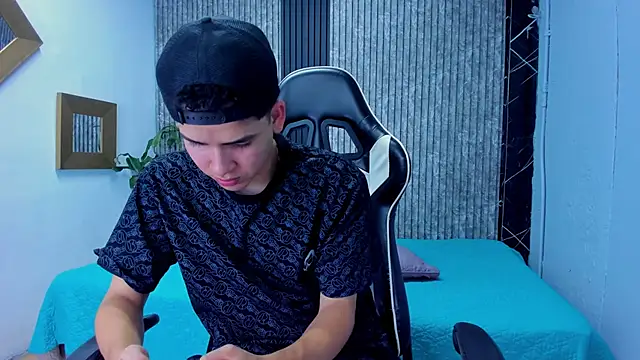 Mike 0233  online show from 10/31/25, 04:20