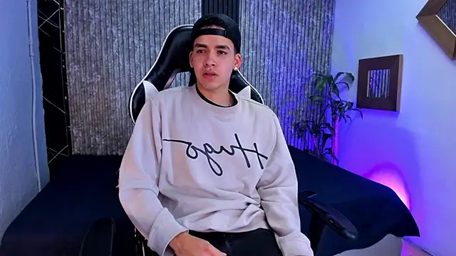 Mike 0233  online show from 09/18/25, 04:37