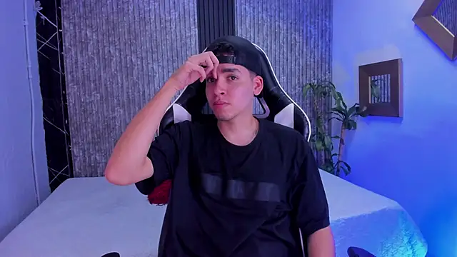 Mike 0233  online show from 10/15/25, 04:22