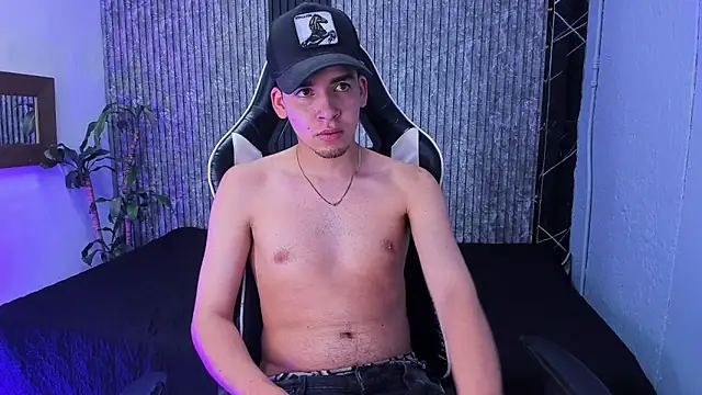 Mike 0233  online show from 10/22/25, 04:23