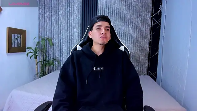 Mike 0233  online show from 09/27/25, 04:07