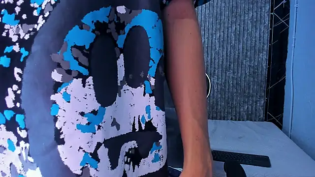 Mike 0233  online show from 10/17/25, 05:33