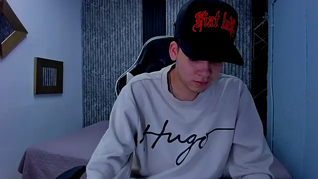 Mike 0233  online show from 11/26/25, 04:45