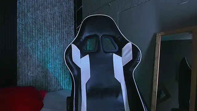 Mike 0233  online show from 03/13/25, 04:27