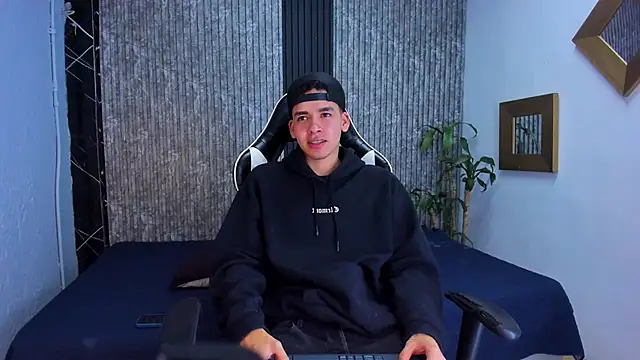 Mike 0233  online show from 10/04/25, 04:25