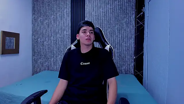 Mike 0233  online show from 11/27/25, 04:35