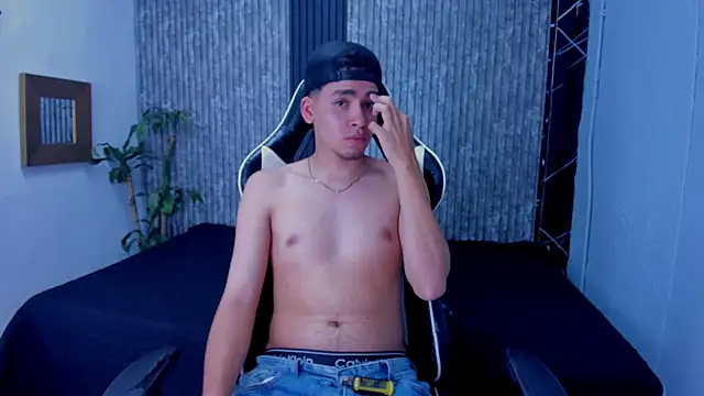 Mike 0233  online show from 10/23/25, 04:11