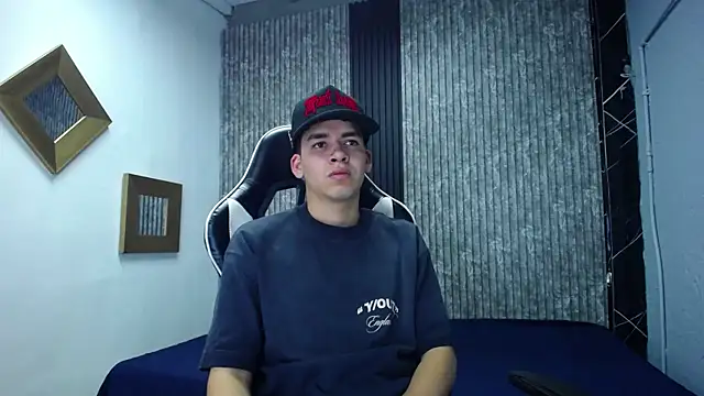 Mike 0233  online show from 11/23/25, 04:33