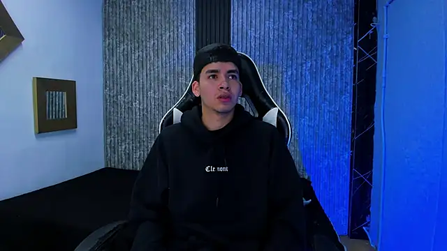 Mike 0233  online show from 12/17/25, 04:17