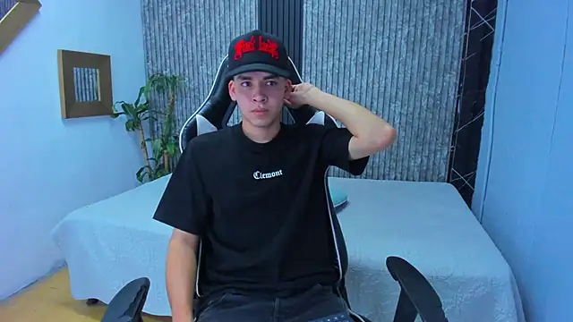 Mike 0233  online show from 11/01/25, 04:41