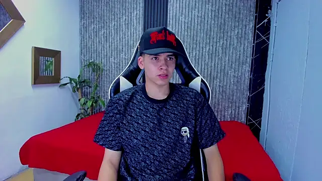 Mike 0233  online show from 11/18/25, 03:54