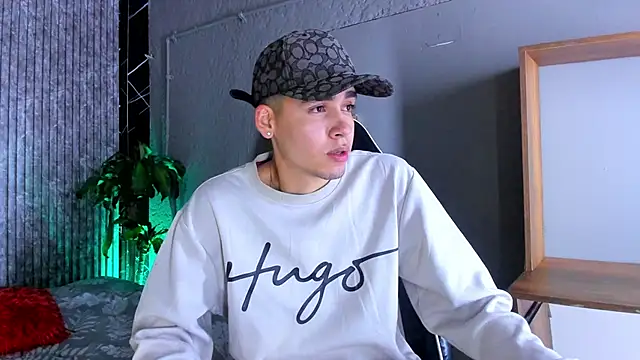 Mike 0233  online show from 03/19/25, 04:03