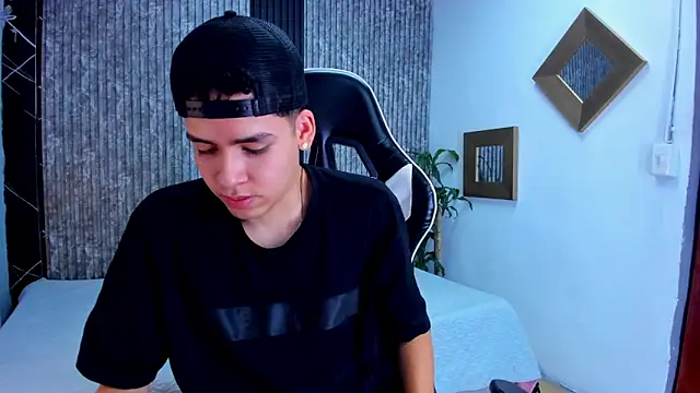 Mike 0233  online show from 09/19/25, 03:43