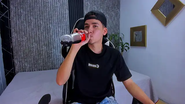 Mike 0233  online show from 10/07/25, 04:46