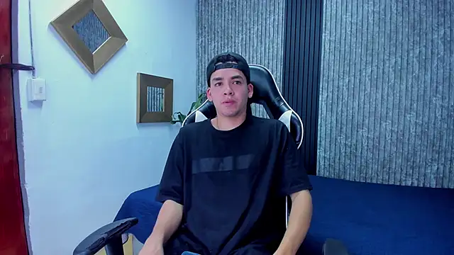 Mike 0233  online show from 10/29/25, 04:22