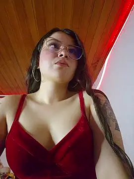 juli05star20 online show from 04/15/26, 03:34