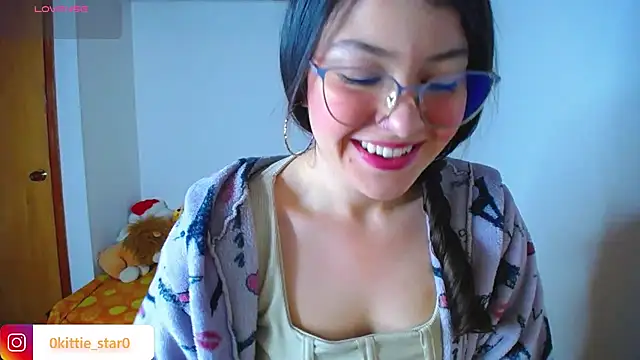 Snapshot of juli05star20 chatting on 03/05/25, 12:33 juli05star20 online show from 03/05/25, 12:33