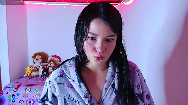 Snapshot of juli05star20 chatting on 11/26/25, 03:17 juli05star20 online show from 11/26/25, 03:17