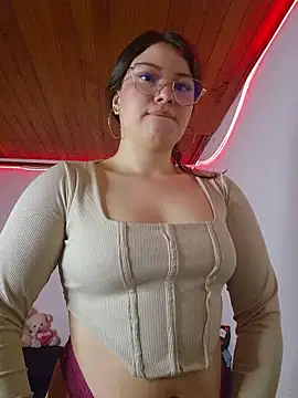 juli05star20 online show from 04/12/26, 12:03